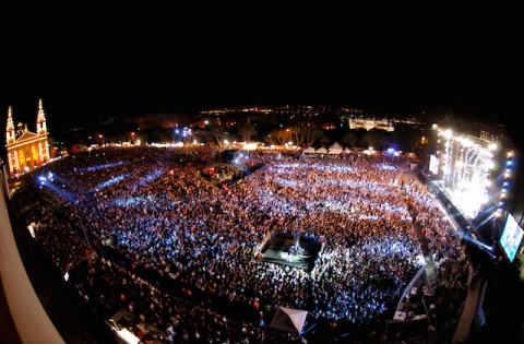 Jess Glynne sul palco di Isle Of MTV Malta